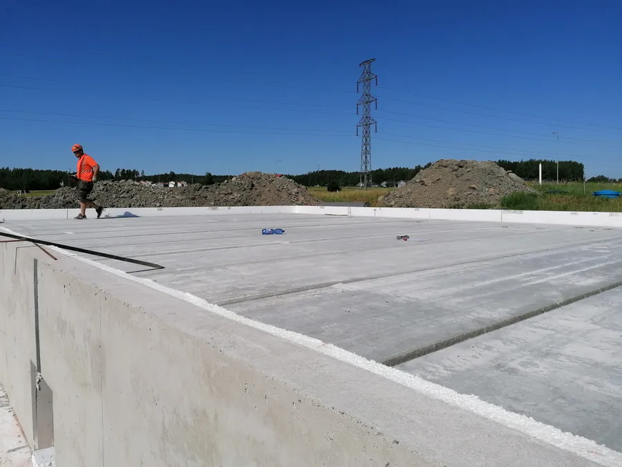 Eräbetoni Oy - Ontelolaattojen asennus