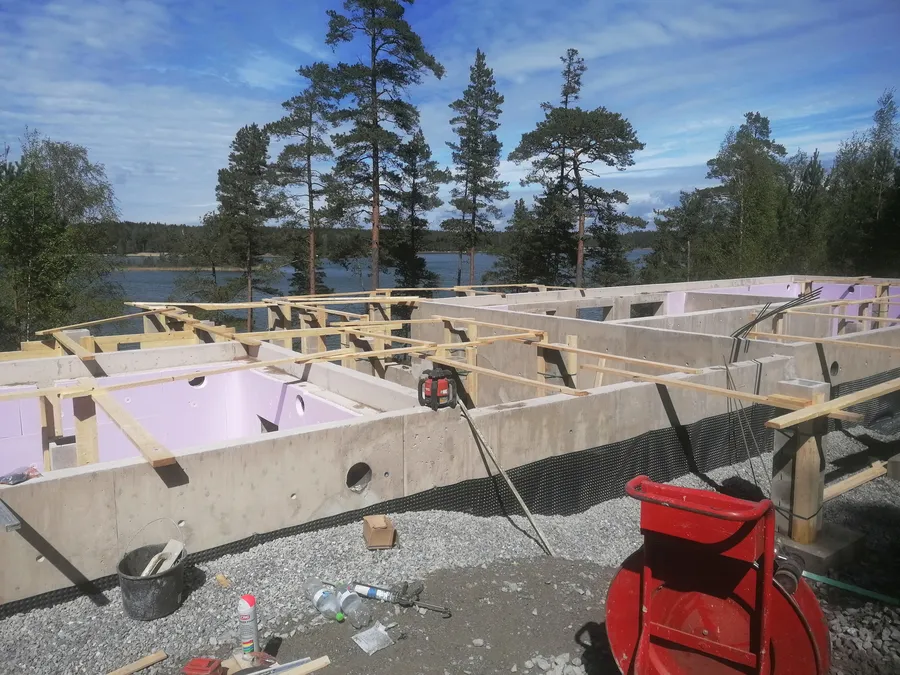 Eräbetoni Oy - perustusten tekoa